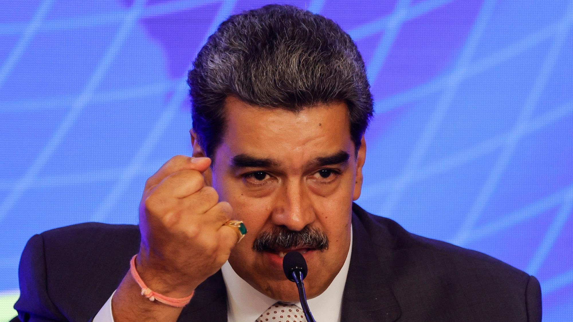 Nicolas Maduro, Präsident von Venezuela, spricht während eines Treffens mit dem iranischen Präsidenten Raisi im Präsidentenpalast Miraflores.