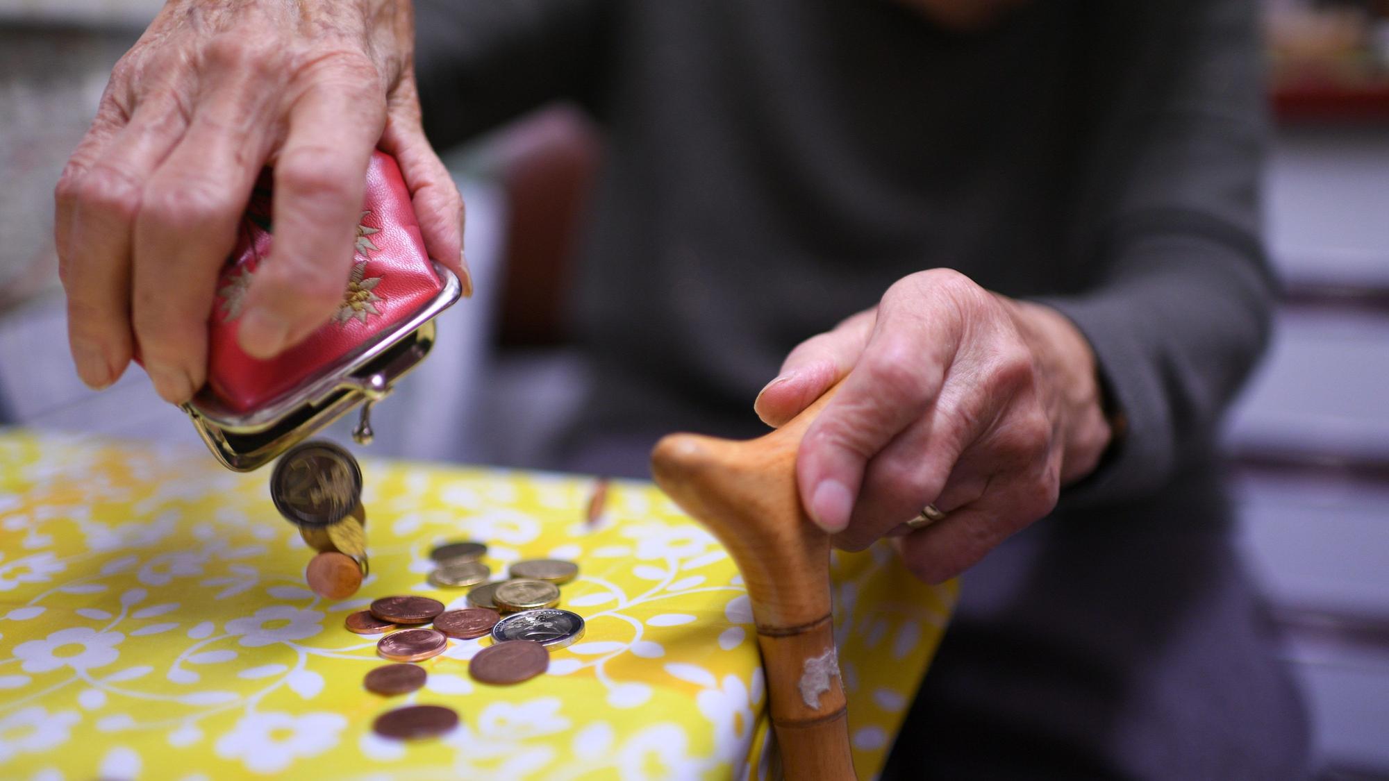 Vor allem Frauen haben im Alter viel zu wenig Geld zum Leben.