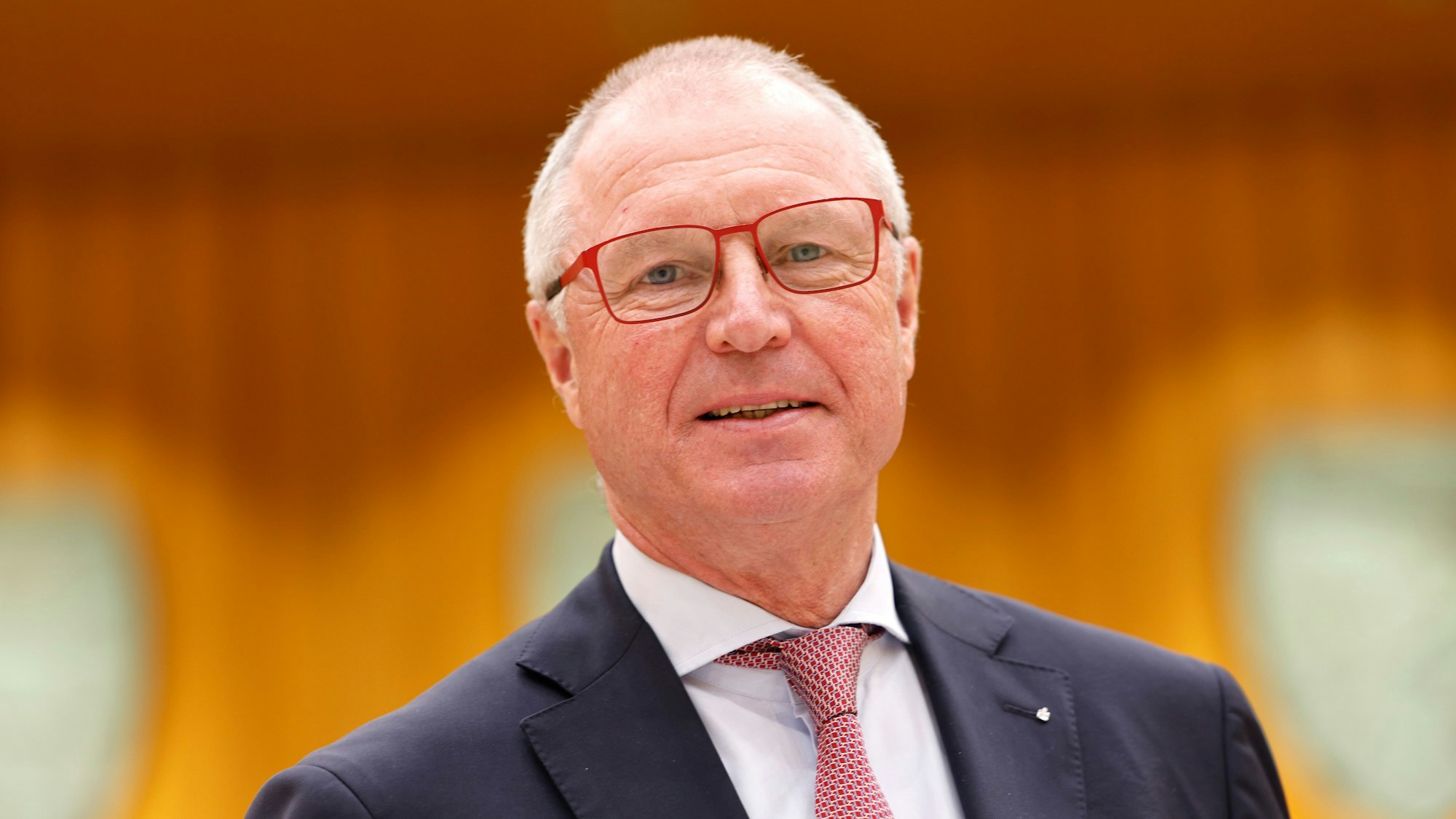 Seit Februar 2006 steht Alexander Wüerst an der Spitze der Kreissparkasse Köln. Er ist damit der Vorstandschef der 50 größten Geldhäuser Deutschlands, der am längsten in Amt ist. Ende des Jahres wird dann Thomas Pennartz Vorstandsvorsitzender des Instituts.