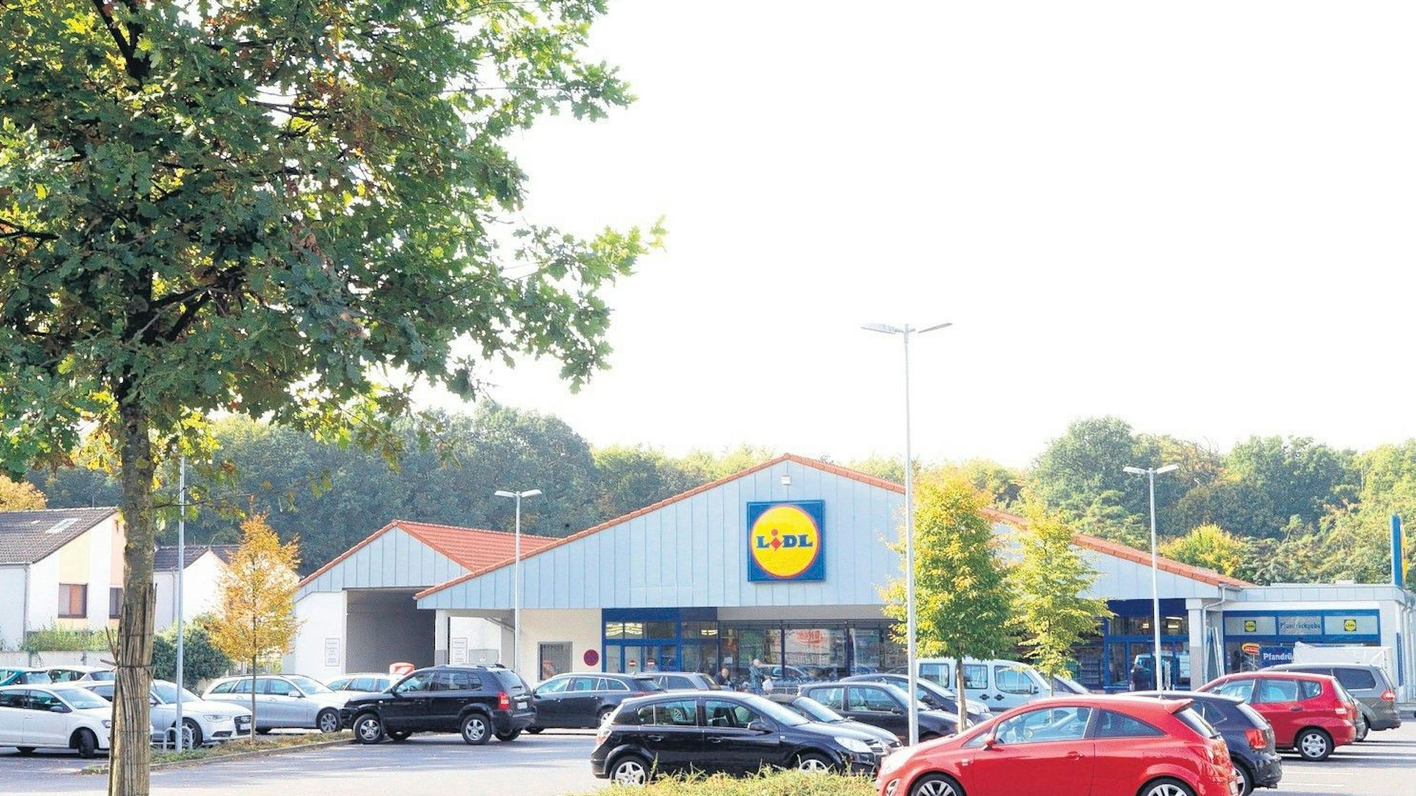 Das Foto zeigt das Gebäude des Discounters Lidl in Lustheide.