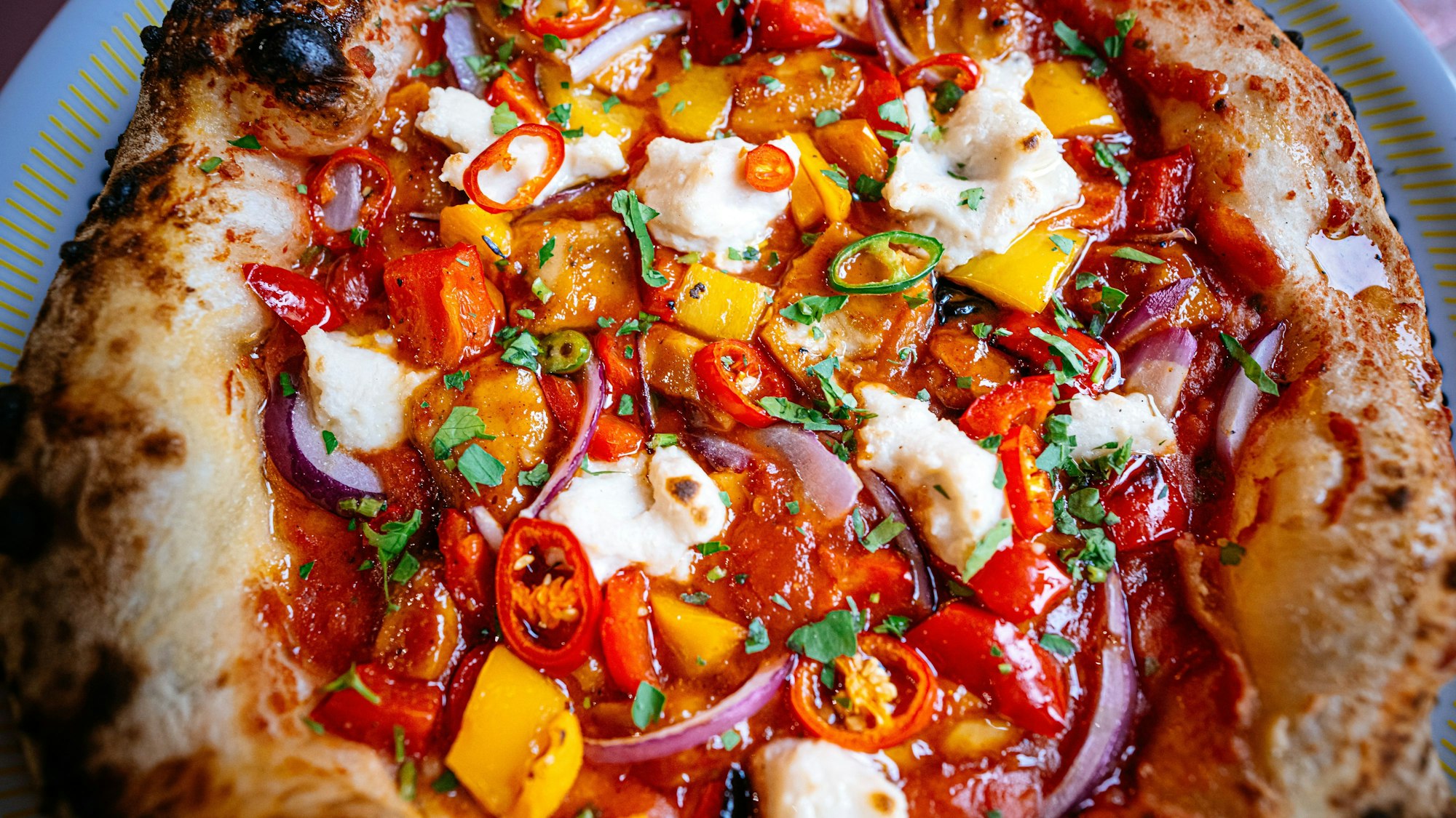 Bei Razzo in der Südstadt gibt es hausgemachte vegane Pizzen mit verschiedenen Toppings.