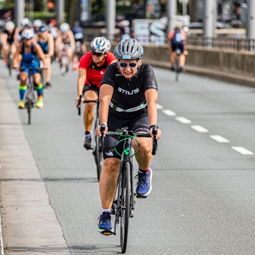 Laufen Schwimmen fahren
