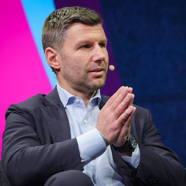 Thomas Hitzlsperger, ehemaliger deutscher Fußballprofi, spricht bei einem Podiumsgespräch auf der Branchenkonferenz SpoBis.