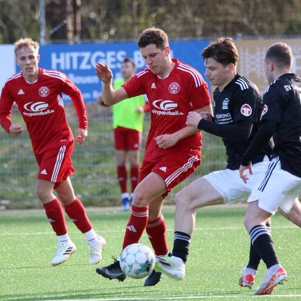 Zweikampf zweier Spieler von Zülpich und Nierfeld.