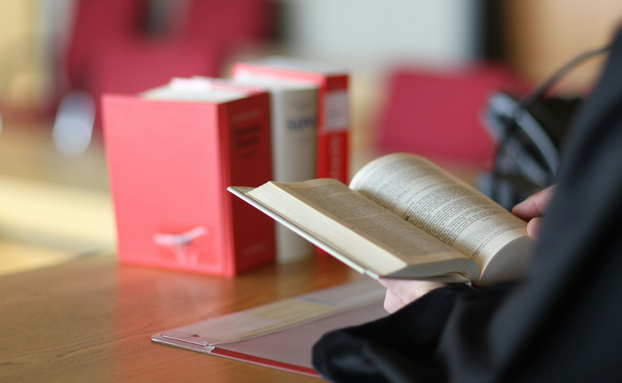 Amtsgericht Gericht Siegburg Akte Akten Symbolbild