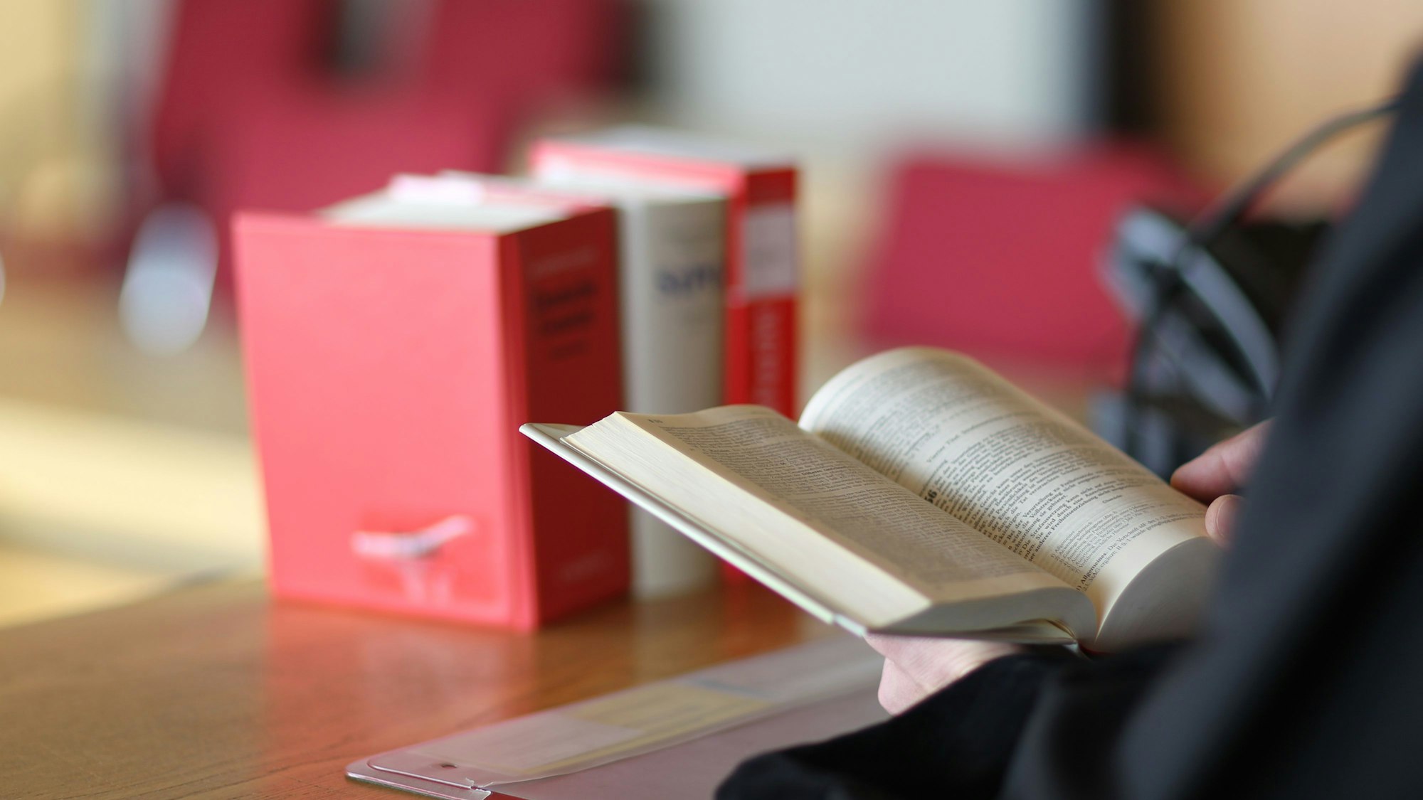 Amtsgericht Gericht Siegburg Akte Akten Symbolbild