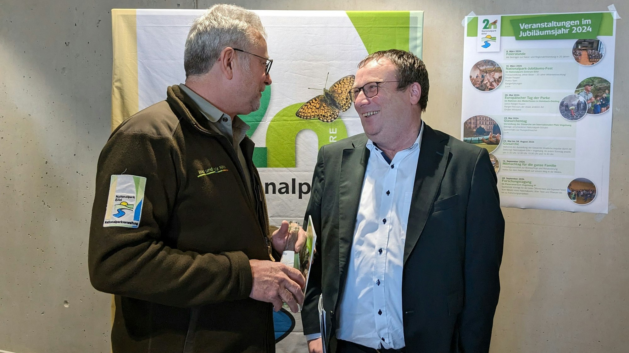 Michael Lammertz und Oliver Krischer (v.l.) unterhalten sich.