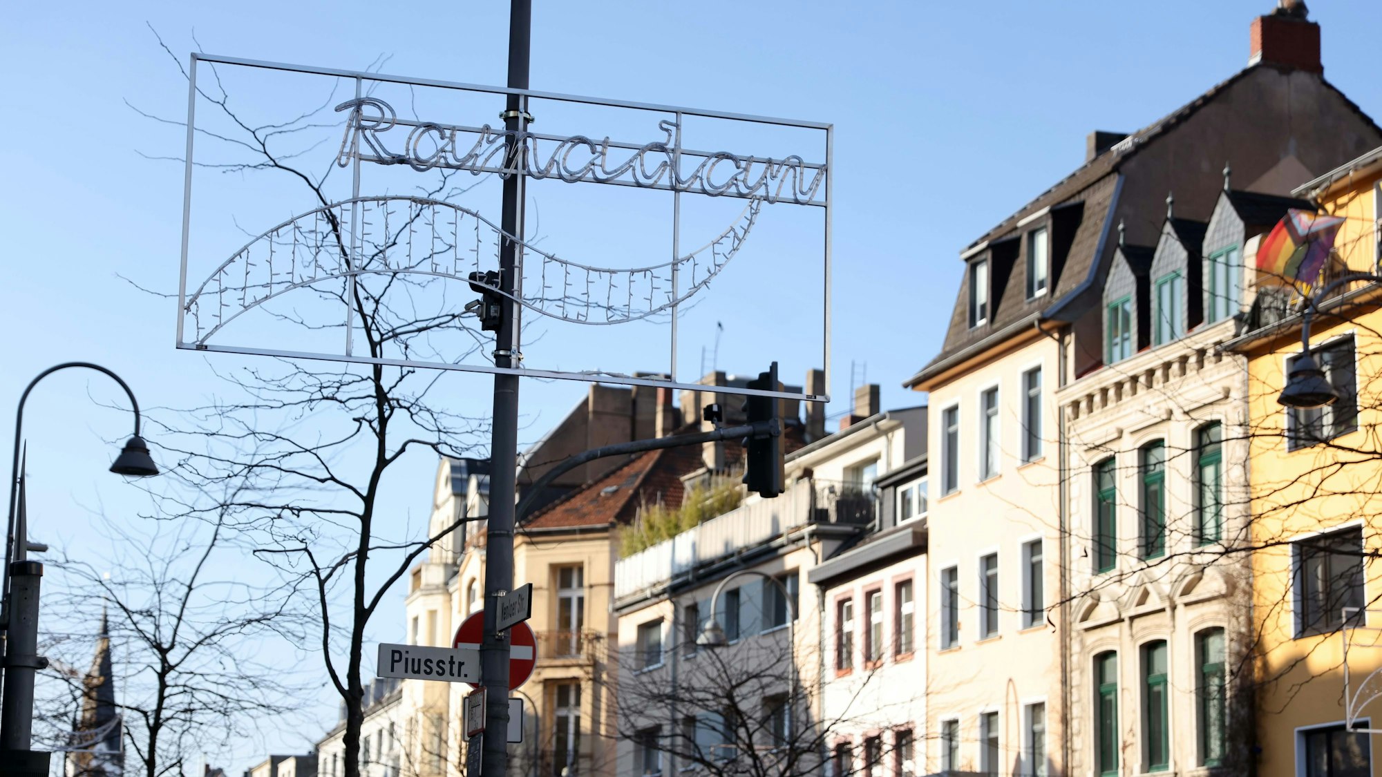 Köln, RSK, Ramadan-Beleuchtung entlang der Venloer Straße