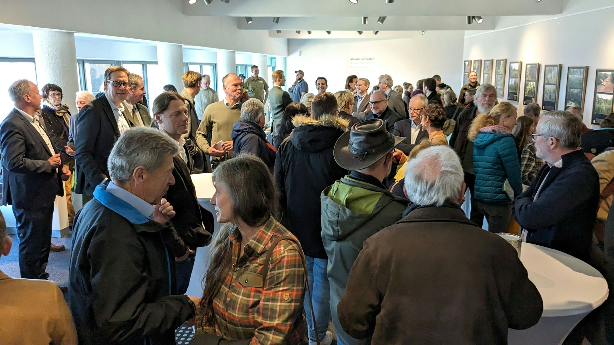 Festakt 20 Jahre Nationalpark Eifel: Besucher der Festveranstaltung im Nationalparkzentrum Vogelsang.