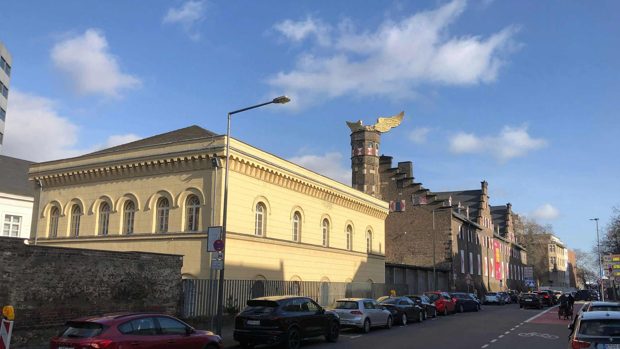 Alte Wache (vorne) und Zeughaus waren rund 60 Jahre Heimat des Kölnischen Stadtmuseums, das 2017 wegen eines Wasserschadens ausziehen musste.