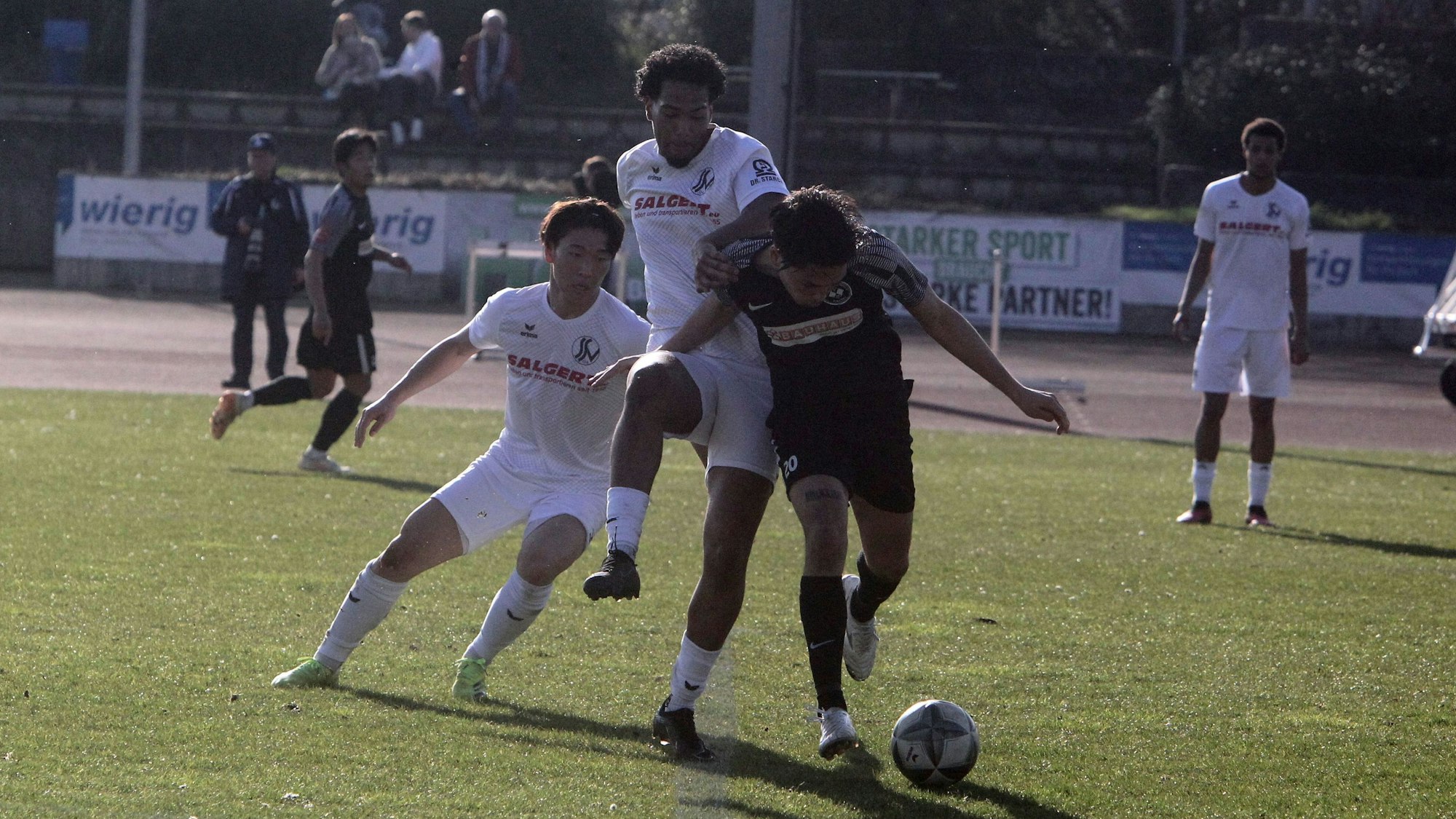 Alexander Tackie Sai (Mitte)