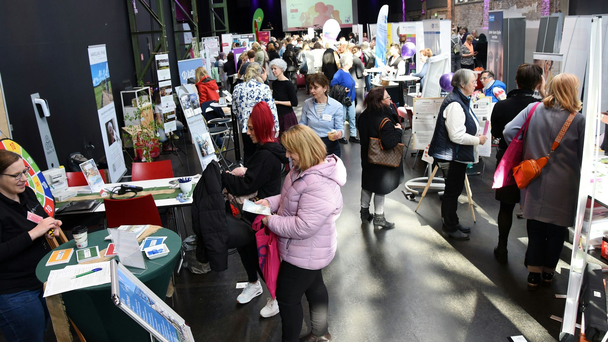 Ein Blick auf die 40 Stände in er Gummersbacher Halle 32.
