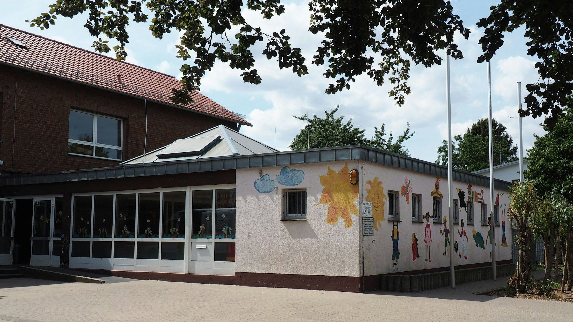 Zu sehen ist der bestehende eingeschossige Anbau.