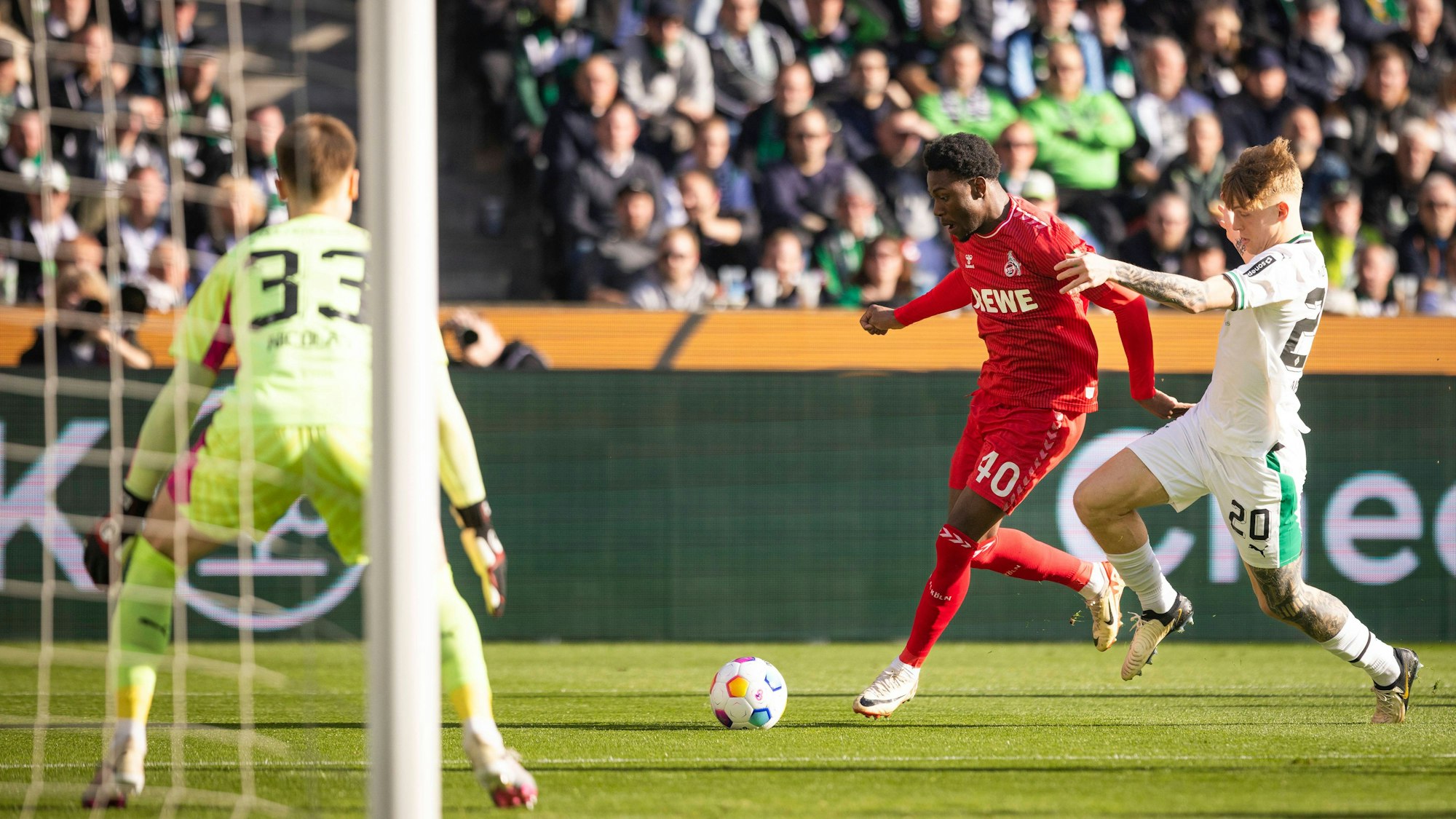 Tor zum 0:1 von Faride Alidou Köln gegen Torwart Moritz Nicolas.