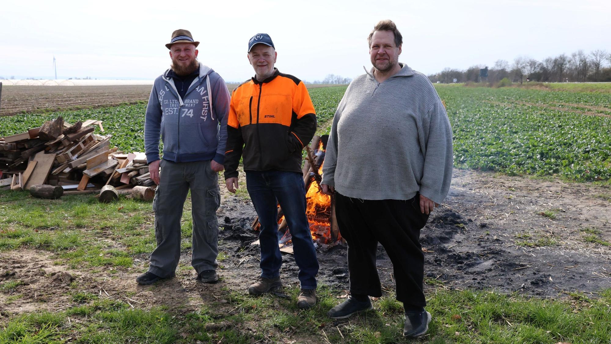 10.03.2024 Thorsten Schmitz (von links), Josef Schön und Ronny Netterscheid sind sich einig, dass sich in der Politik was ändern muss.