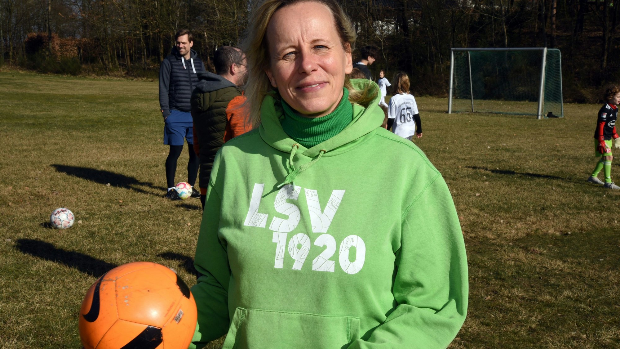 Fußballtrainerin Julia Goering im Porträt.