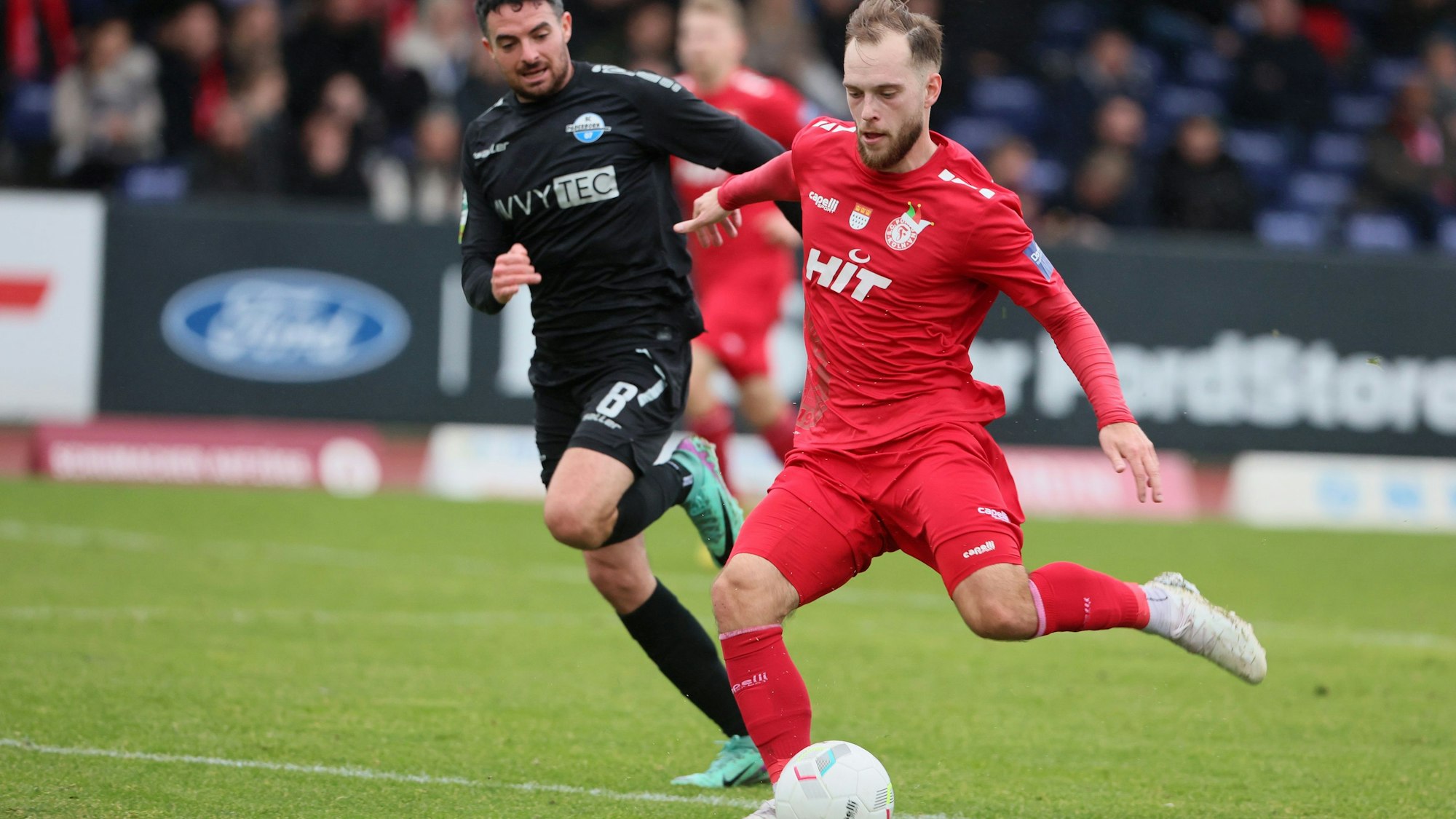 Bereitete einen Treffer vor: Adrian Stanilewicz von Fortuna (r.).