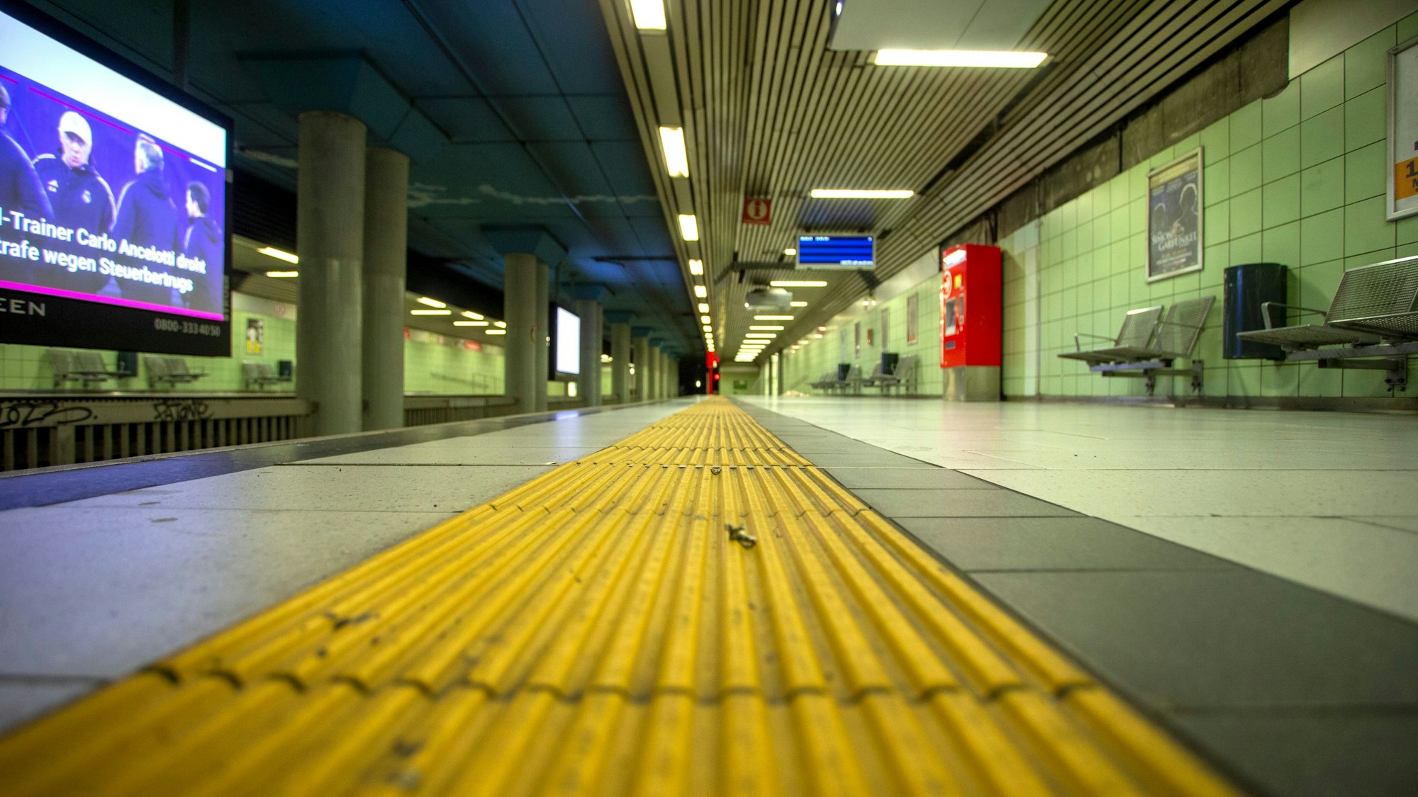 KVB U-Bahnhaltestelle Friesensplatz