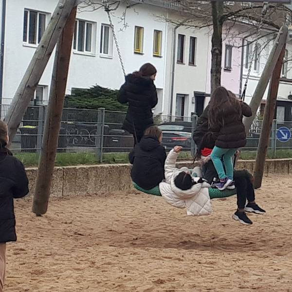 Beim Veedelscheck „Hey Nippes“ in Bilderstöckchen sorgte vor allem die Nestschaukel für Begeisterung.