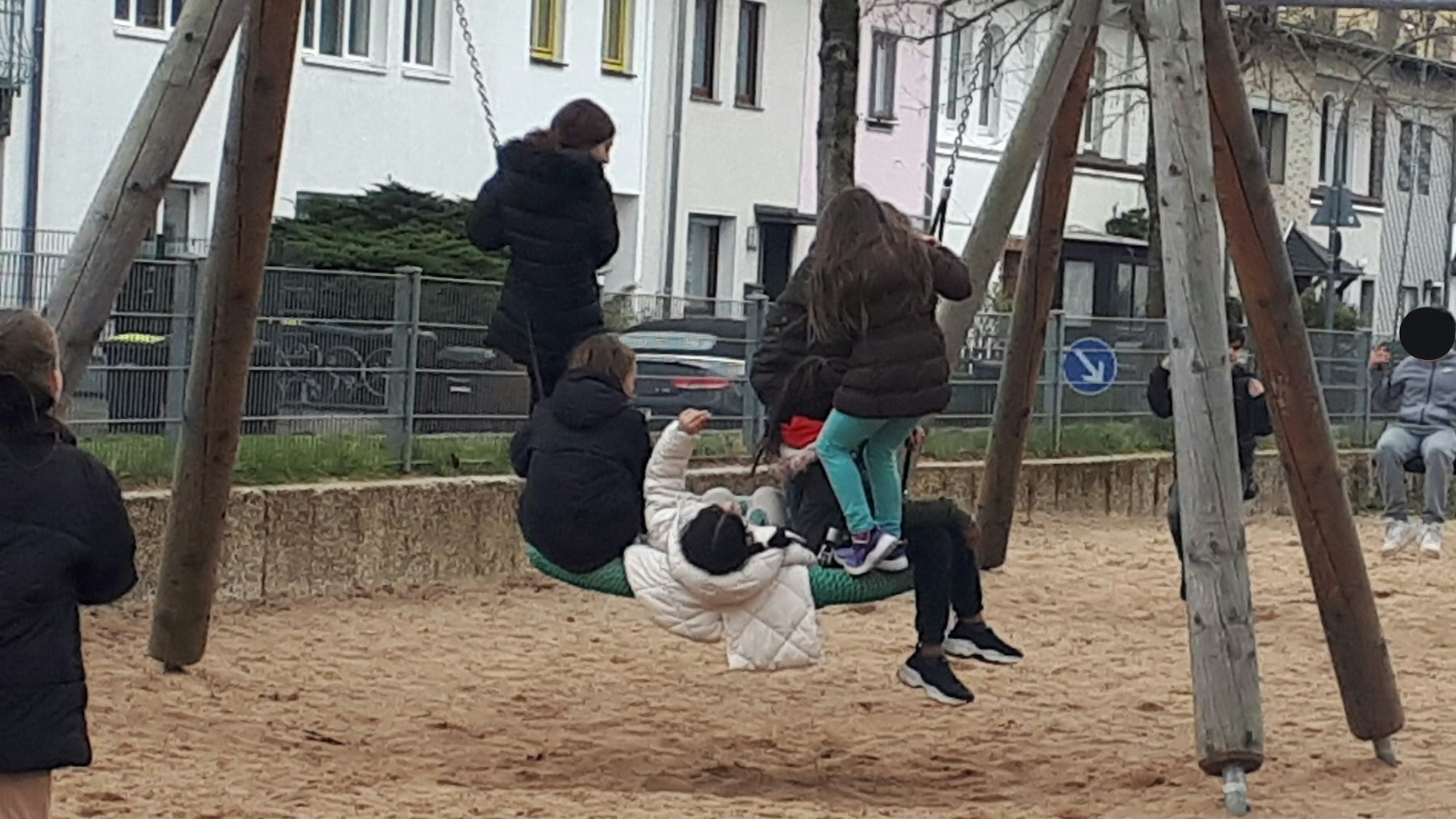 Beim Veedelscheck „Hey Nippes“ in Bilderstöckchen sorgte vor allem die Nestschaukel für Begeisterung.