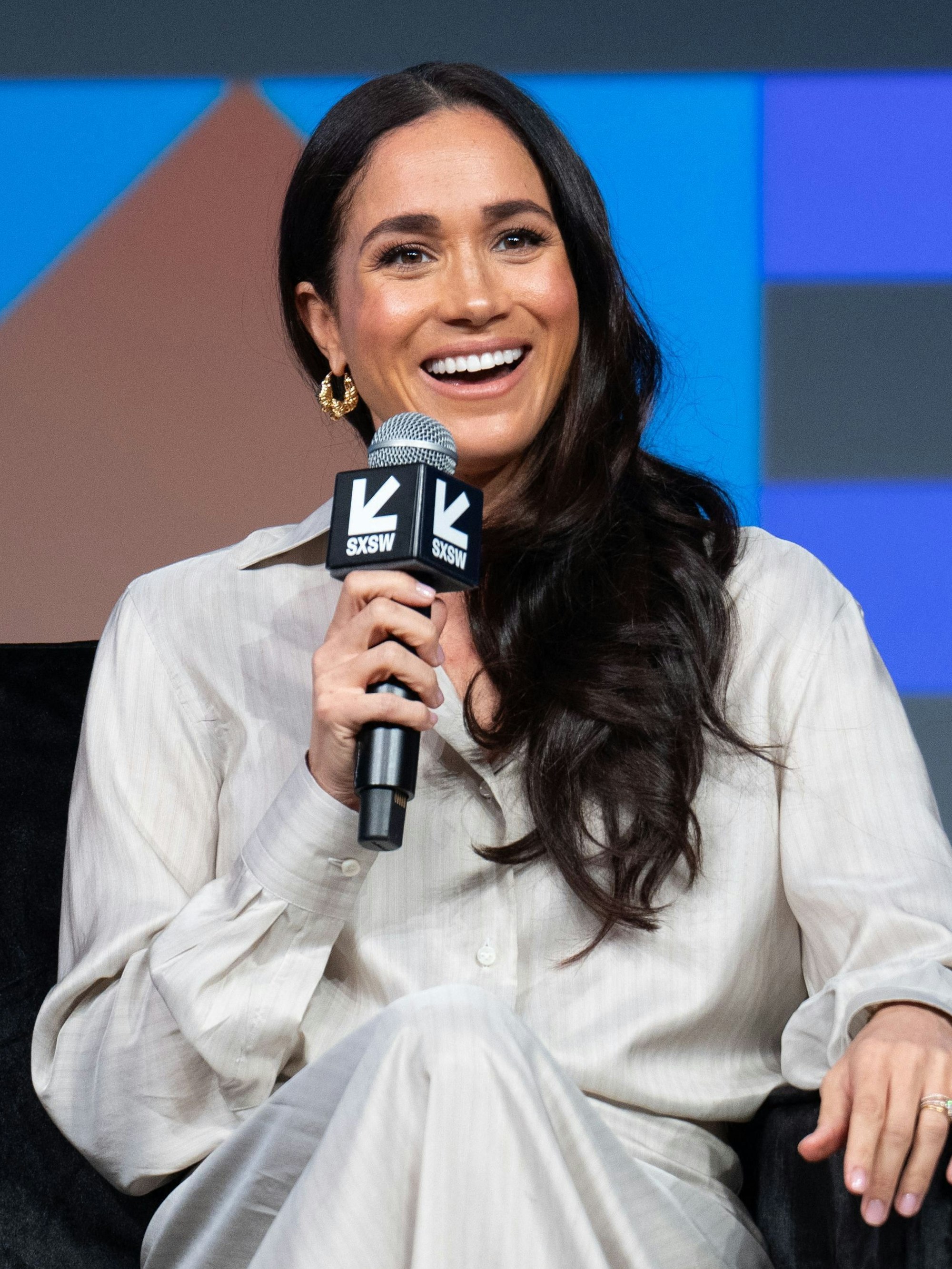 Die Herzogin von Sussex trug ein Outfit von Giuliva Heritage.