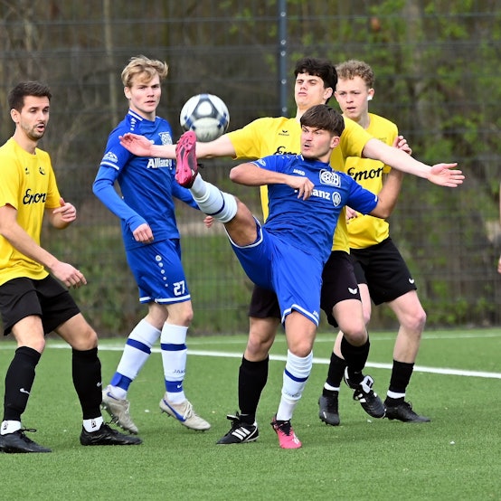 10.03.2024, Fussball-CFB Ford Niehl - DJK Südwest Köln
vorne: Daniel Kube (Niehl)
Foto: Uli Herhaus