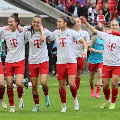 1.FC Köln vs. Werder Bremen, Fussball Frauen, 1. Bundesliga, Jubel nach dem Sieg gegen Bremen, Bild: Herbert Bucco, 10.03.2024