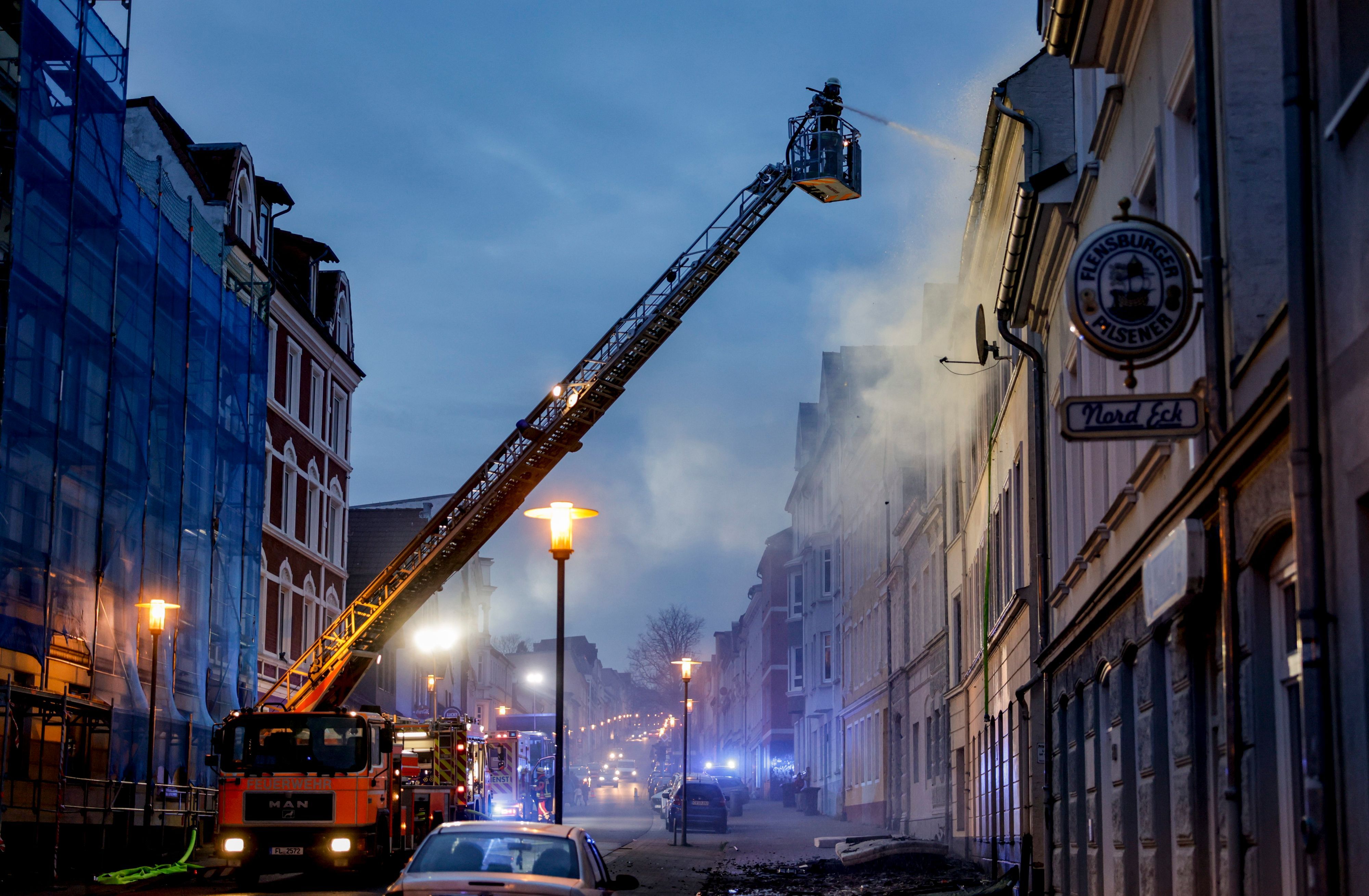 Flensburg: Die Feuerwehr ist bei einem Brand in der Flensburger Neustadt im Einsatz.