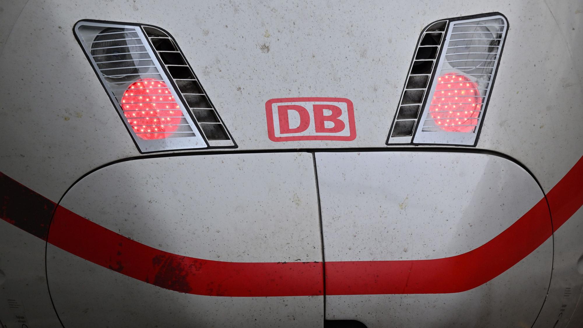 Ein ICE steht während des GDL-Streiks im Erfurter Hauptbahnhof.