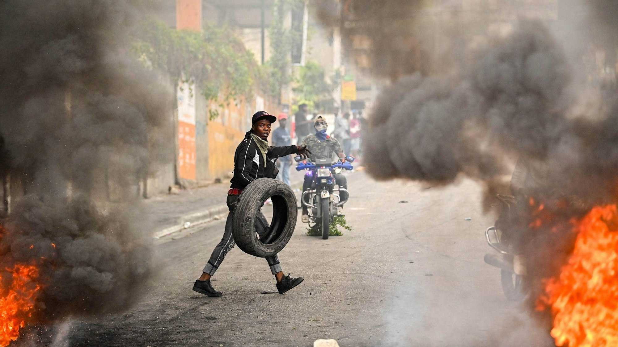 Krawalle in den Straßen von Port-au-Prince auf Haiti