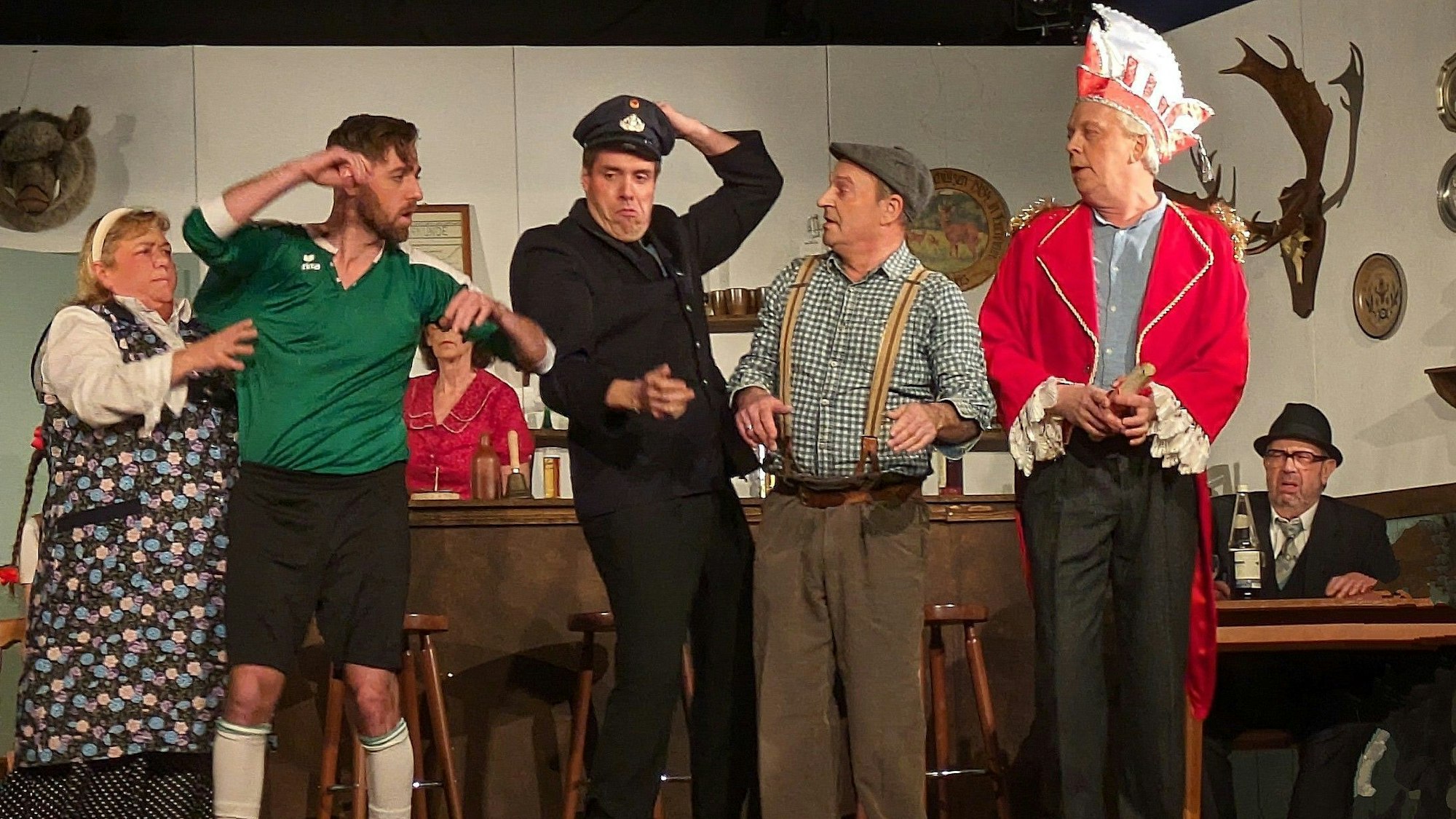 Turbulent geht es auf der Bühne zu.