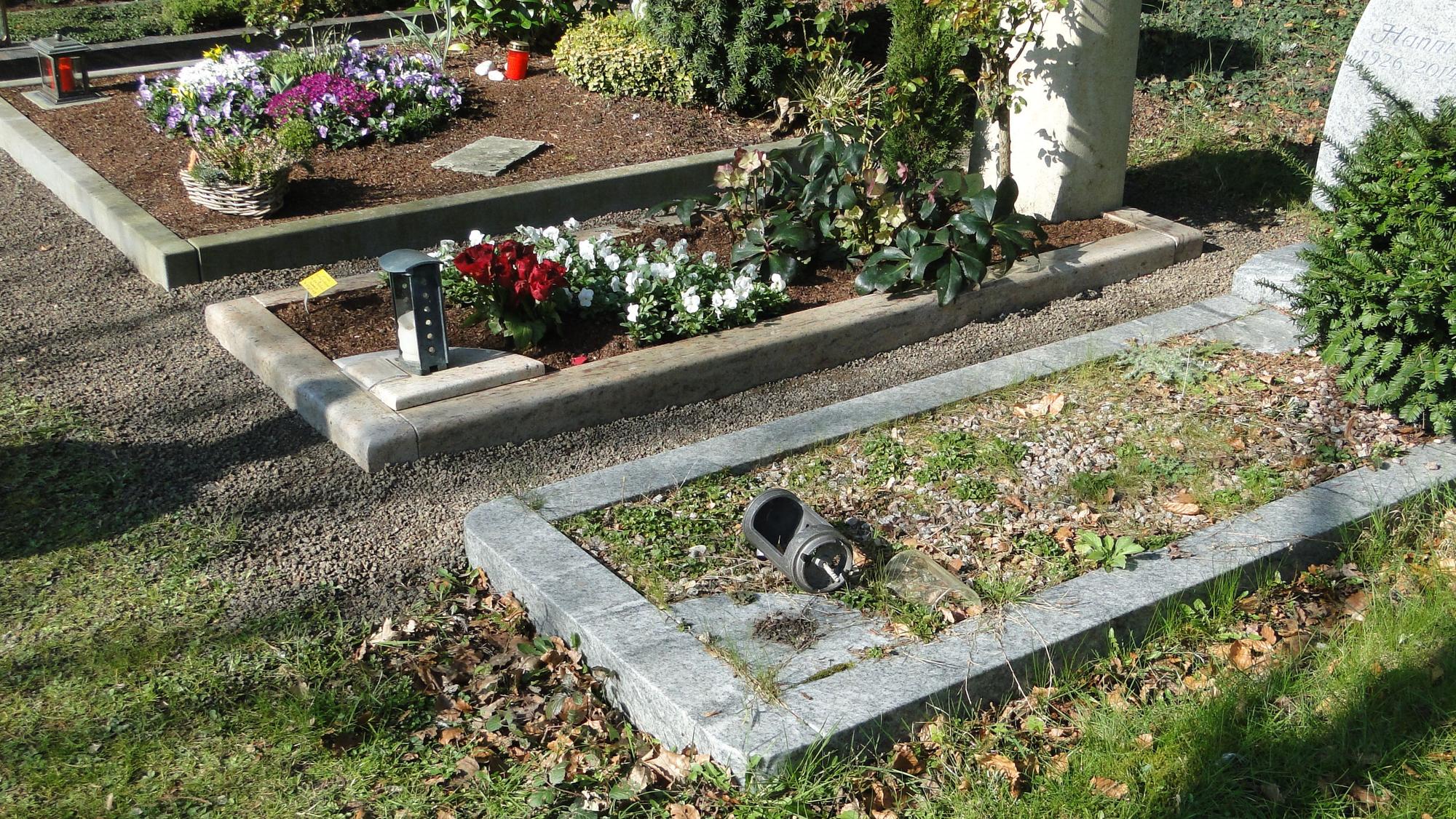 An gut 50 Gräbern auf dem Friedhof sind Schäden festzustellen.