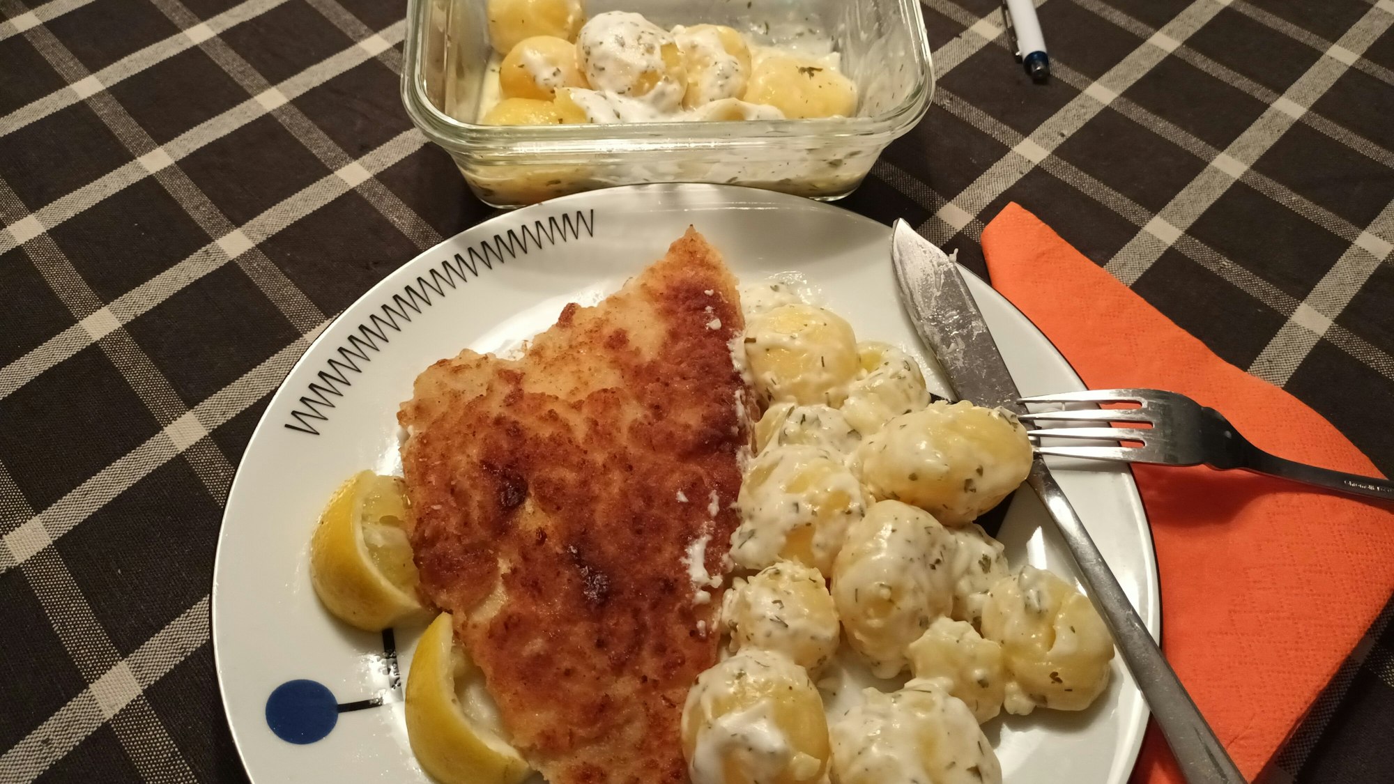 Ein Teller mit einer Mahlzeit