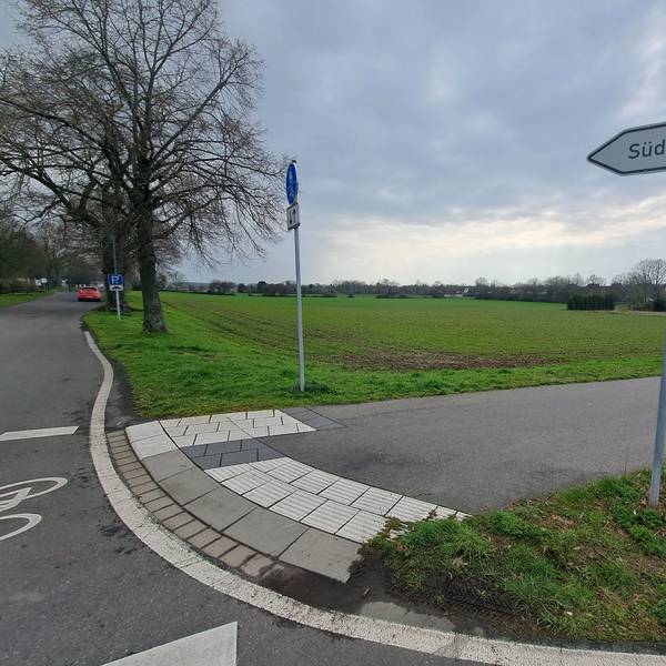 Auch das Areal unterhalb des Rheidter Südfriedhofs ist nach Auffassung der Niederkasseler Stadtverwaltung ein geeigneter Standort eines Wohnheims für Geflüchtete.