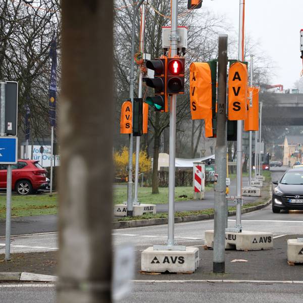 An der A4-Auffahrt Untereschbach ist eine Baustellenampelanlage aufgebaut.