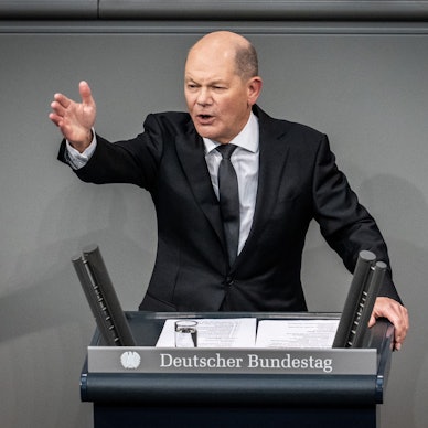 Bundeskanzler Olaf Scholz (SPD) stellt sich im Bundestag Fragen zu Taurus und anderen Themen. (Archivbild)