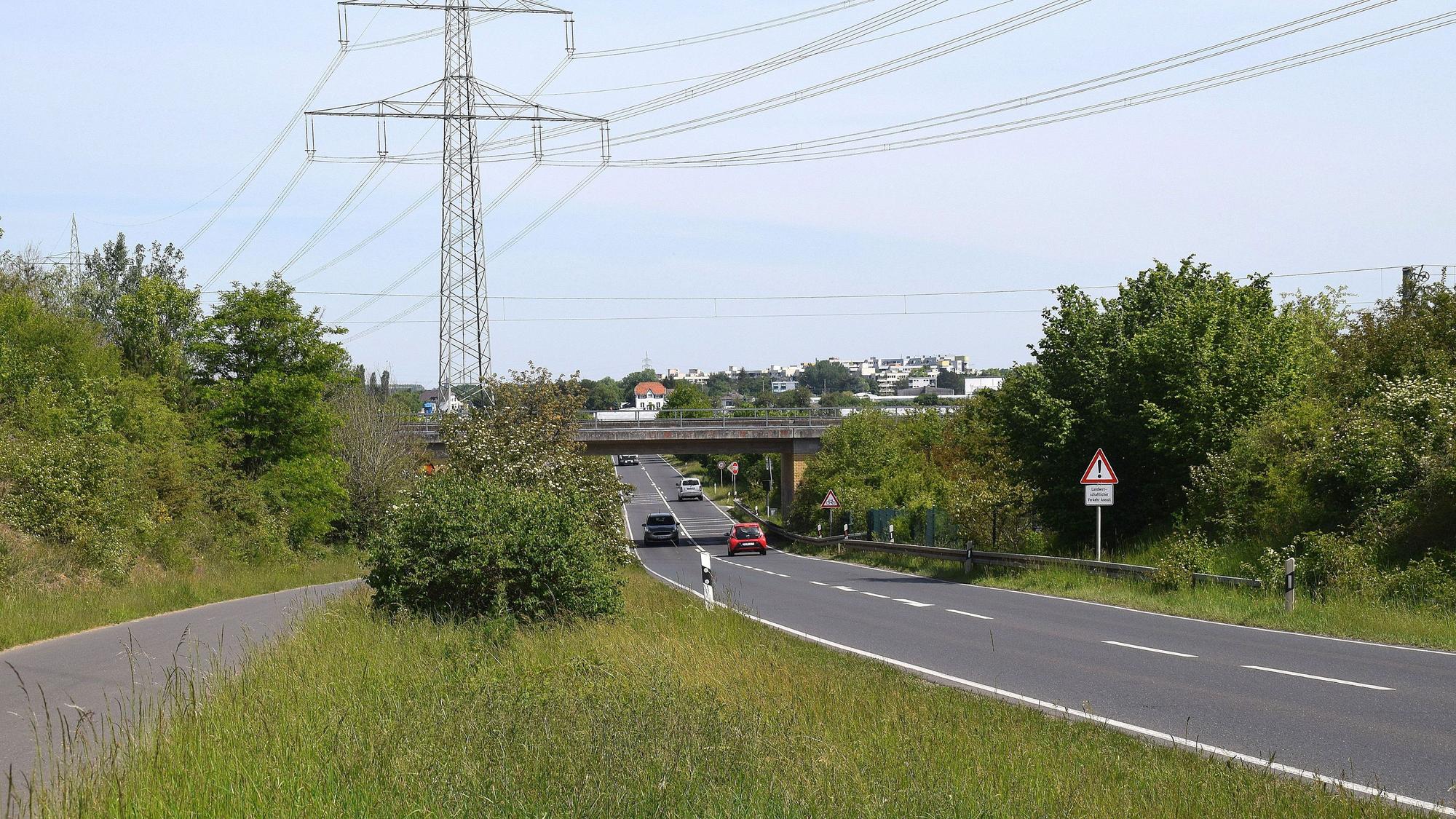 Die Kreisstraße 12 n, die Alfter mit Bornheim und Bonn verbindet.