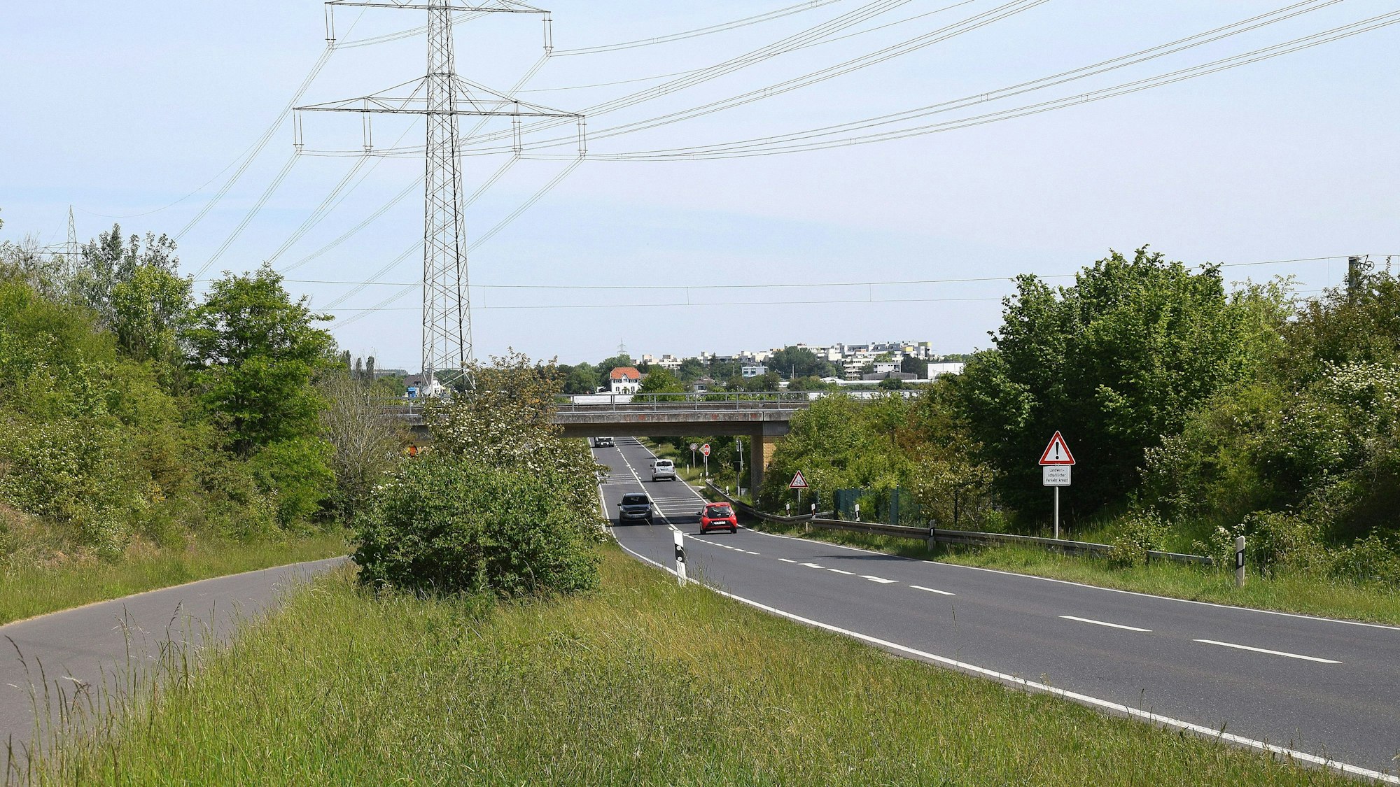 Die Kreisstraße 12 n, die Alfter mit Bornheim und Bonn verbindet.
