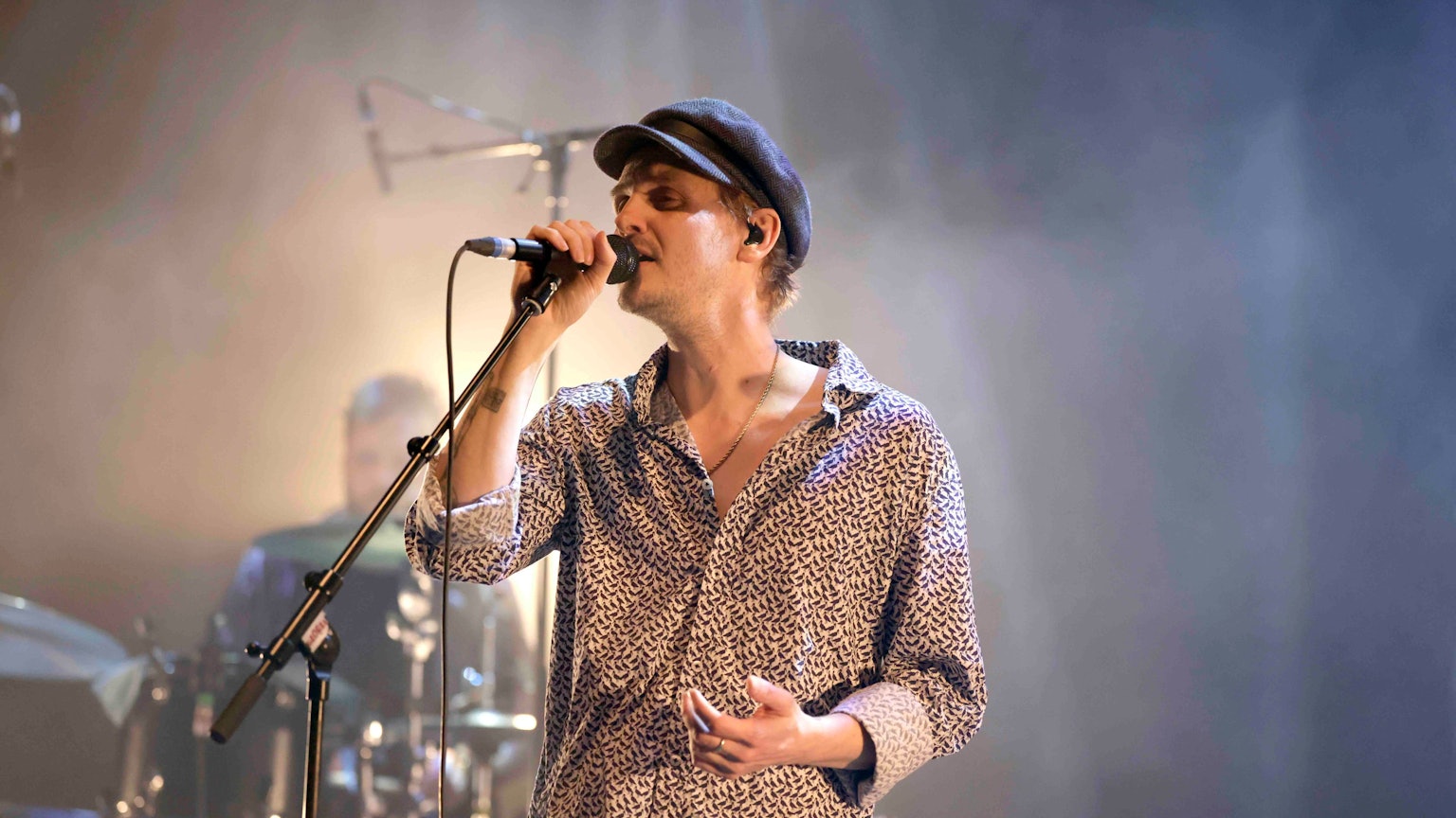 Maxim bei seinem Auftritt im Gloria Theater