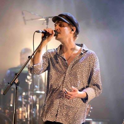 Maxim bei seinem Auftritt im Gloria Theater