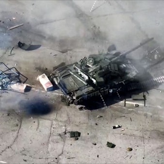 Ein vom russischen Verteidigungsministerium veröffentlichtes Foto soll einen Panzer der russischen Anti-Putin-Milizen in Diensten der Ukraine in der Nähe von Belgorod zeigen. Die Freiwilligeneinheiten haben weitere Angriffe angekündigt.