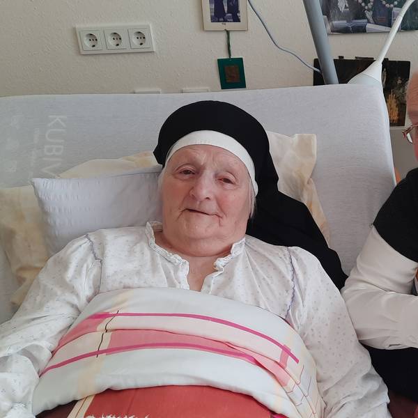 Das Foto zeigt die beiden Ursulinenschwestern Theresia und Veronika.