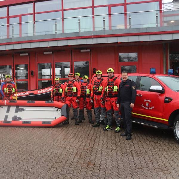 Die Feuerwehr Siegburg hat eine eigene Einheit Strömungsretter aufgebaut und das notwendige Material eingekauft.