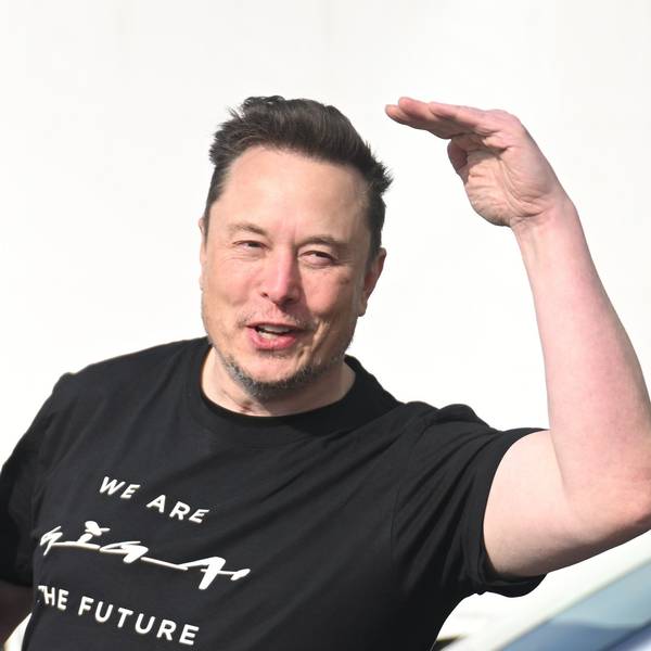 Tesla-Chef Elon Musk verlässt die Tesla Gigafactory Berlin-Brandenburg.