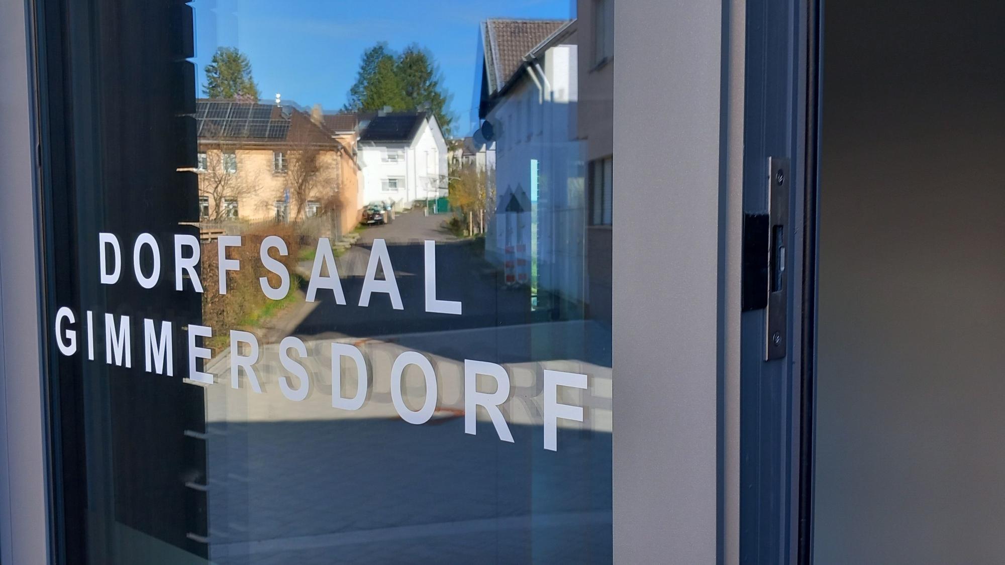 Dorfsaal Gimmersdorf steht auch am Eingang
