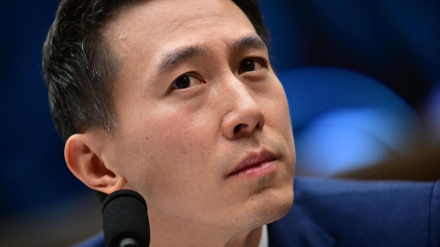 Tiktok-Chef Shou Zi Chew hat Nutzer der Videoplattform dazu aufgerufen, sich gegen ein mögliches Verbot der App in den USA zu stemmen.