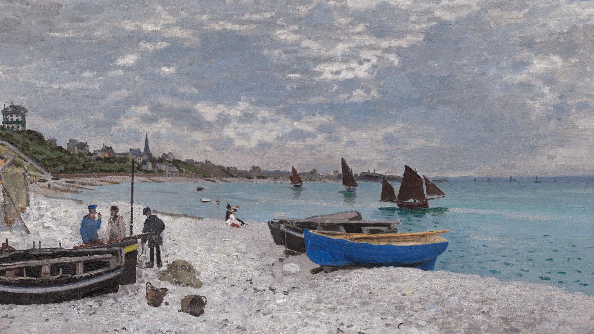 Auf dem Gemälde stehen Boote an einem Strand und Segelboote fahren über das Wasser. Mehrere Personen stehen zusammen.