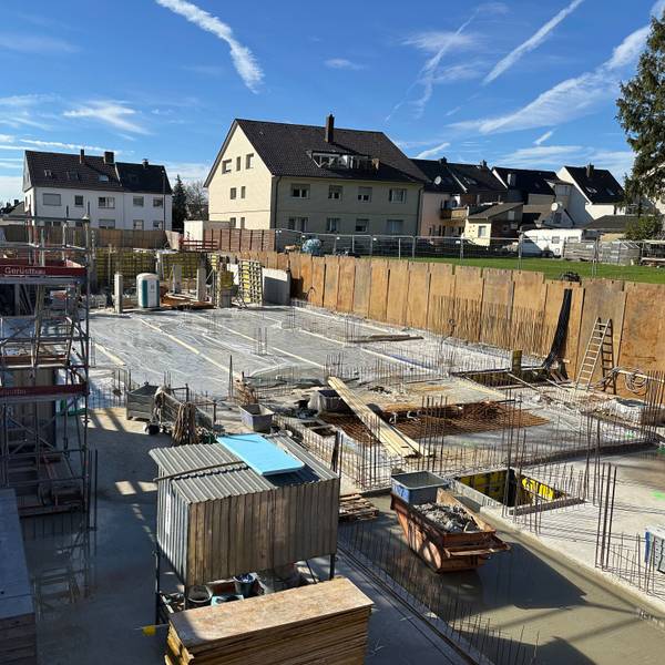 Blick in die Baugrube für eines der neuen Häuser im Projekt Alte Gärtnerei Menden.