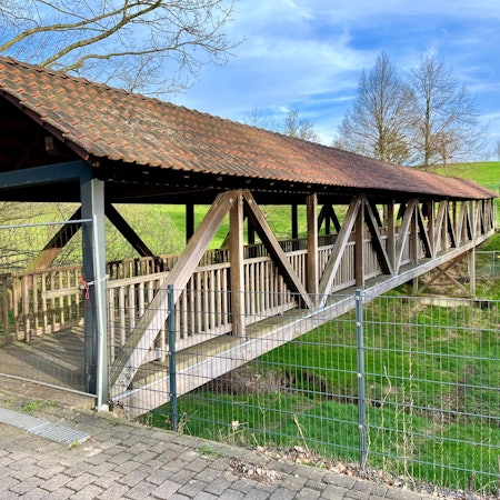 Die Holzbrücke zum Friedhof ist seit langem gesperrt. Auch das soll sich ändern.