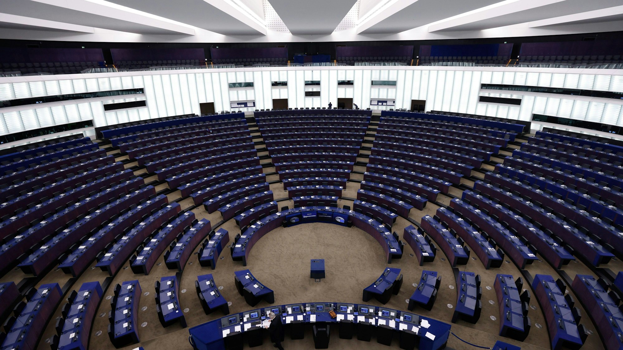 Blick auf das leere Europäische Parlament.